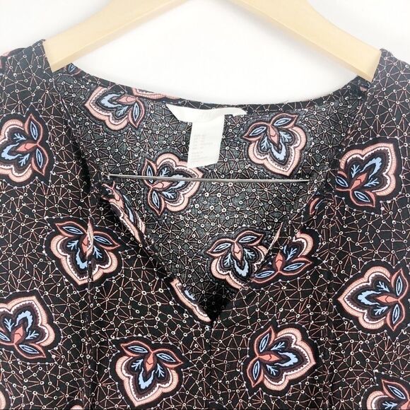 H&M bell sleeved mini dress - Picture 4 of 4